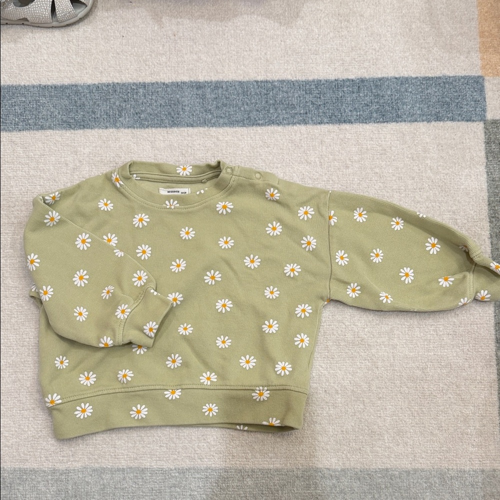Green Daisy Print Sweatshirt - Reserved size 4t 104cm